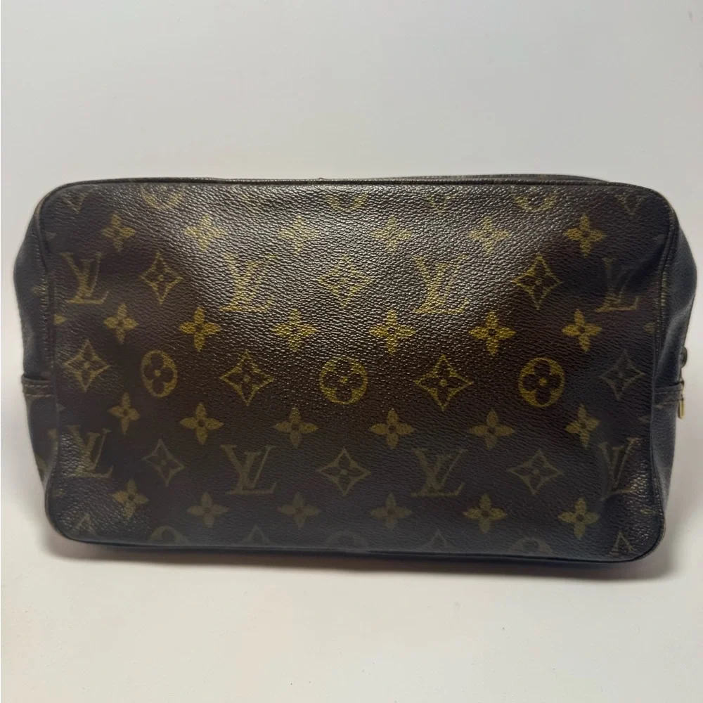 SOLF Louis Vuitton Trousse 28 Monogram Toiletry Pouch